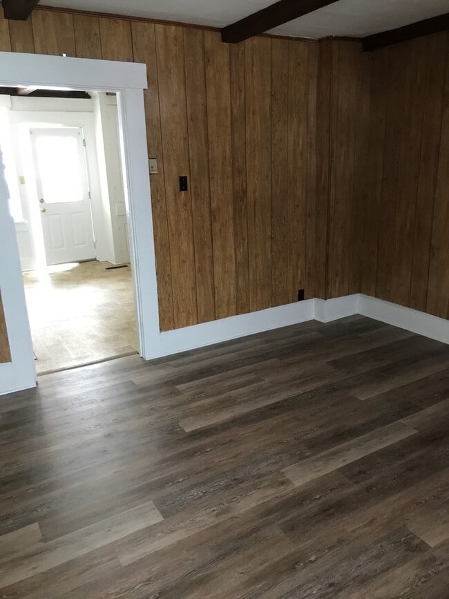 Building Photo - 318-322 East Howard Street Unit 320