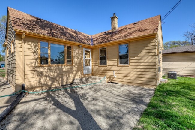 Photo - 4834 N 106th St