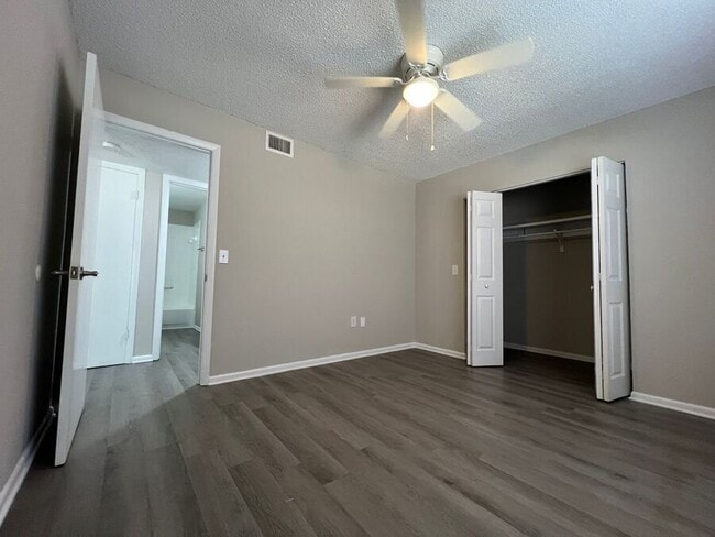 Photo - 151 Avenue C SE
