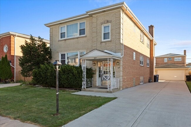Building Photo - 8317 W Summerdale Ave Unit 1