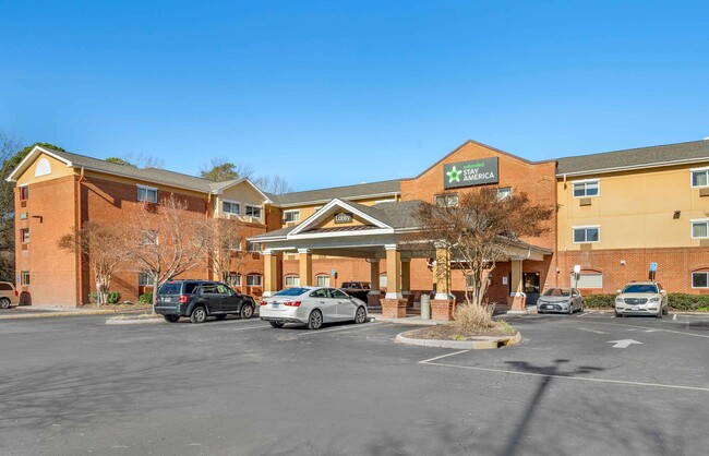 Furnished Studio-Chesapeake - Churchland Blvd.
