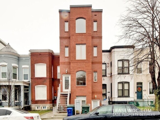 Building Photo - 233 R St NE Unit #A