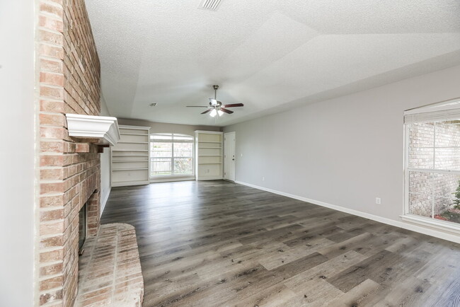 Photo - 588 John Hancock St