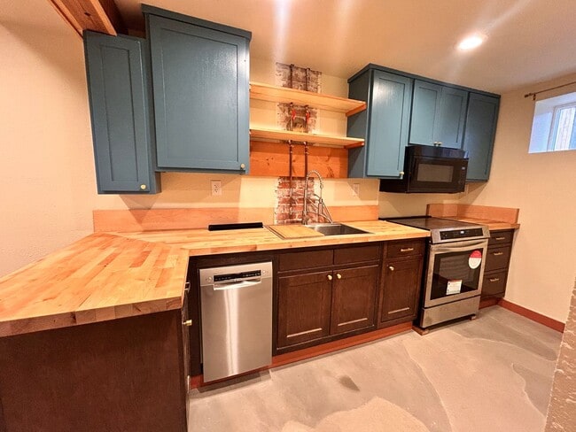 1030 W Spofford Ave Unidad 2