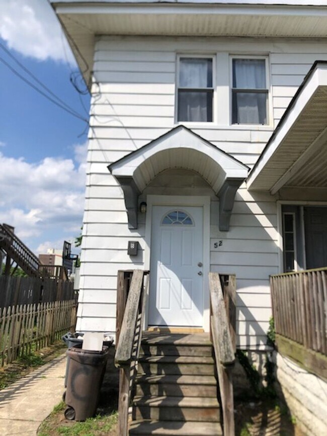 Building Photo - 52 E Washington Ave Unit B