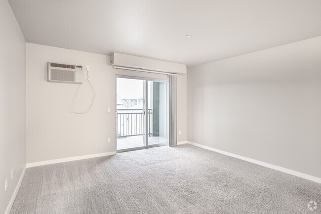 2BR, 2BA - 1,049SF - Living Room