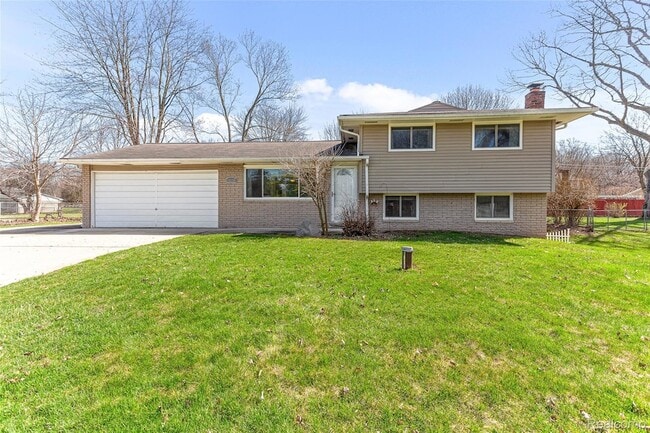 Building Photo - 25690 Glamorgan Dr