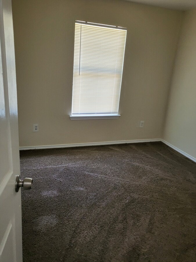 Photo - 2524 Kirkley St
