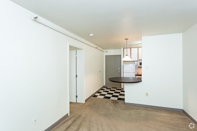 1BA, 1BR - 550 SF