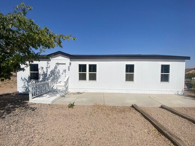 Move In Ready-3 Bedroom 2 Bath - - Move In Ready-3 Bedroom 2 Bath - House