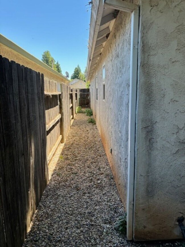 10 N Valley Ct