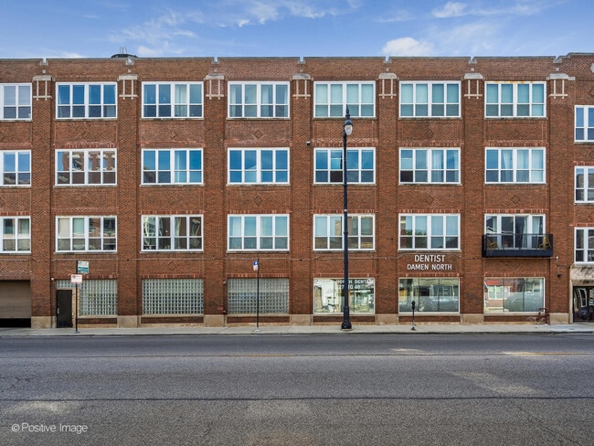 Building Photo - 1725 W North Ave