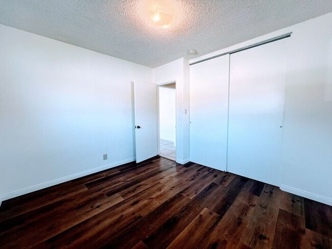 Photo - 4 Bedroom Home 2 Car Garage with Fenced Yard and Extra Parking