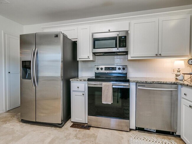 Photo - 2644 Lakeside Dr