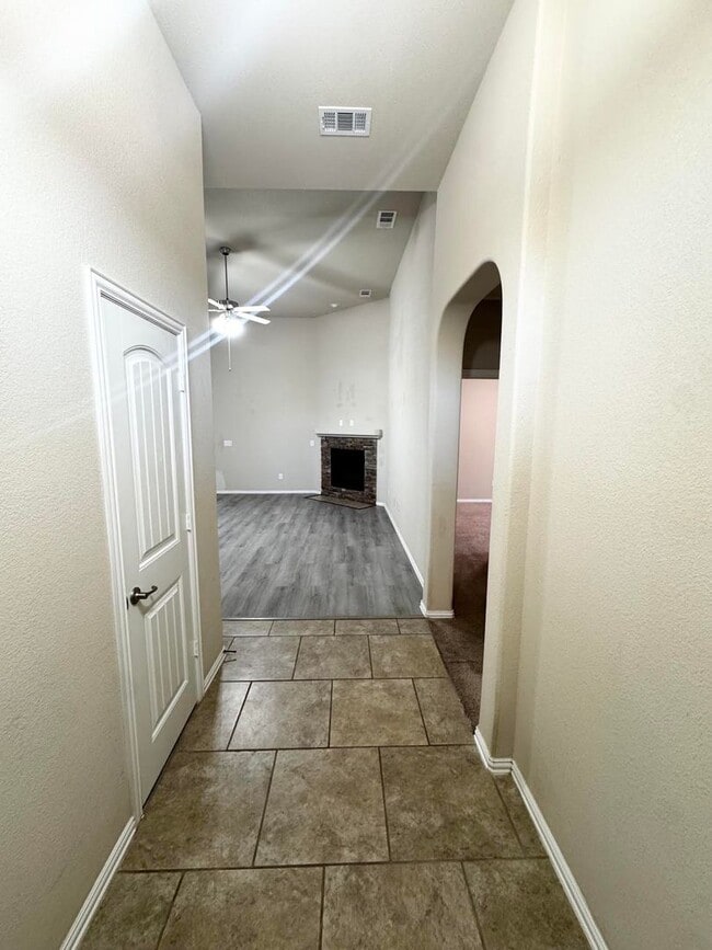 Photo - 4 Bedroom 2 Bathroom For Rent