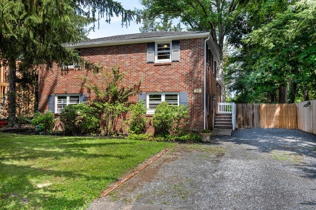 Photo - 72 Clearview Ave