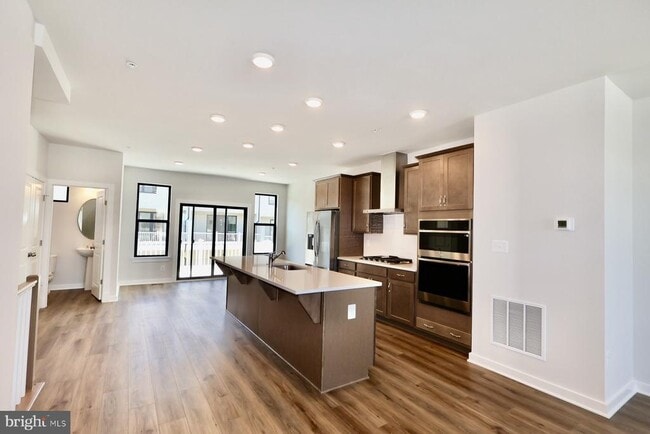 Building Photo - 5014 Henry King Wy