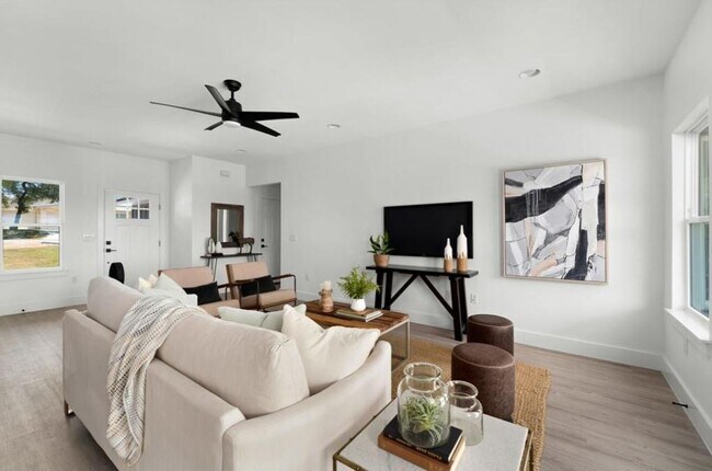 Photo - 5102 Moss Point