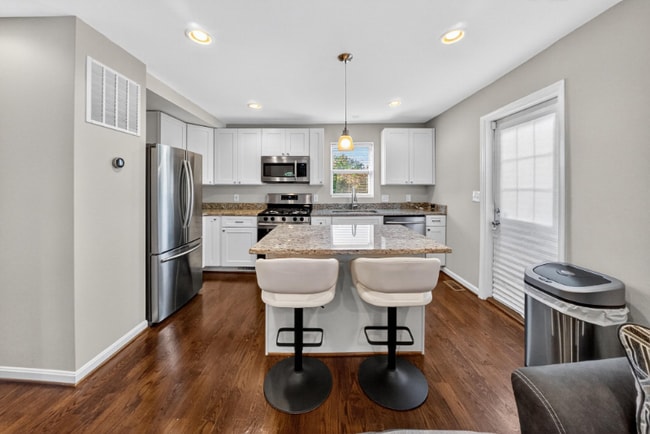 Photo - 5211 Jay St NE