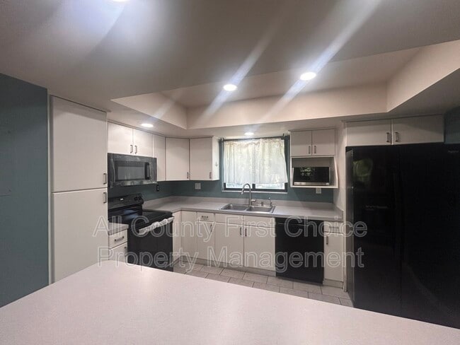 760 S Village Dr Unidad 204
