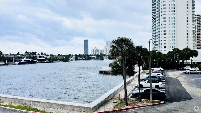 Building Photo - 20515 E Country Club Dr Unit 245 Rental