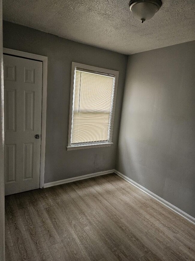 Photo - 15143 Evergreen Rd