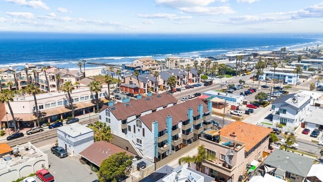 Building Photo - 733 Seacoast Dr