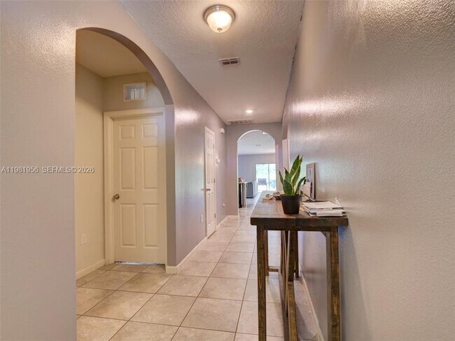 Photo - 808 Old Country Rd S E