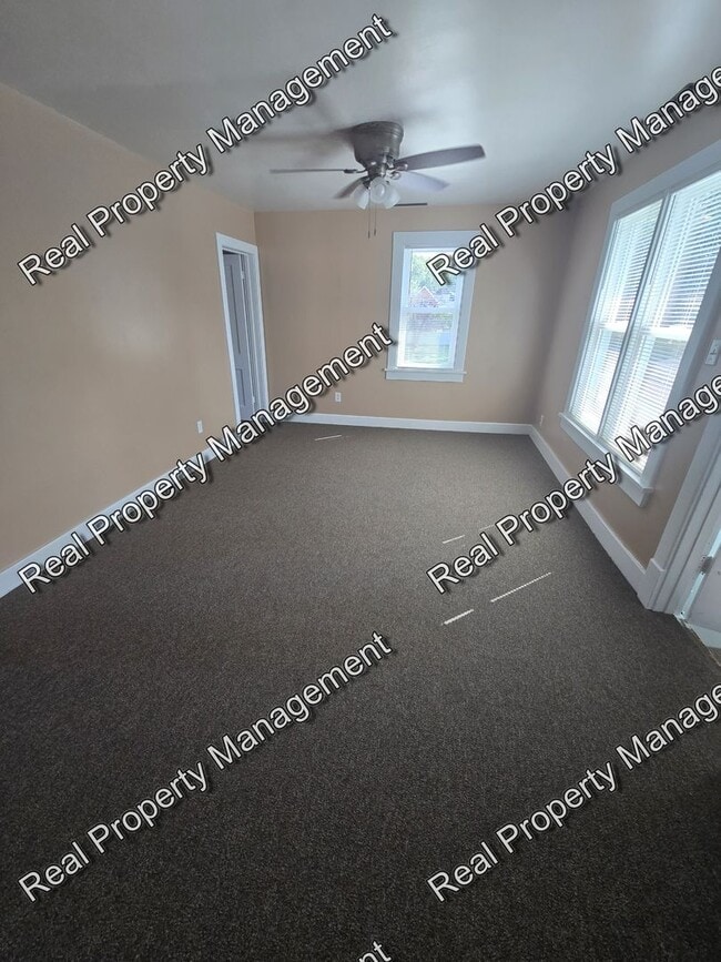 Photo - 128 S Jackson St