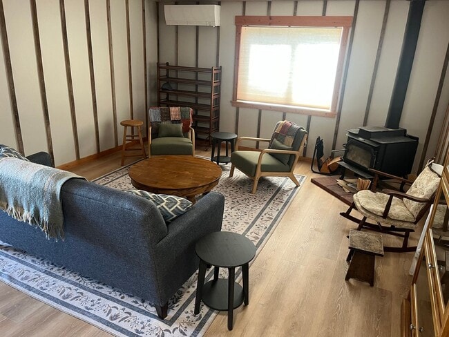 Photo - Farmhouse on 20 acres- Fully Furnished