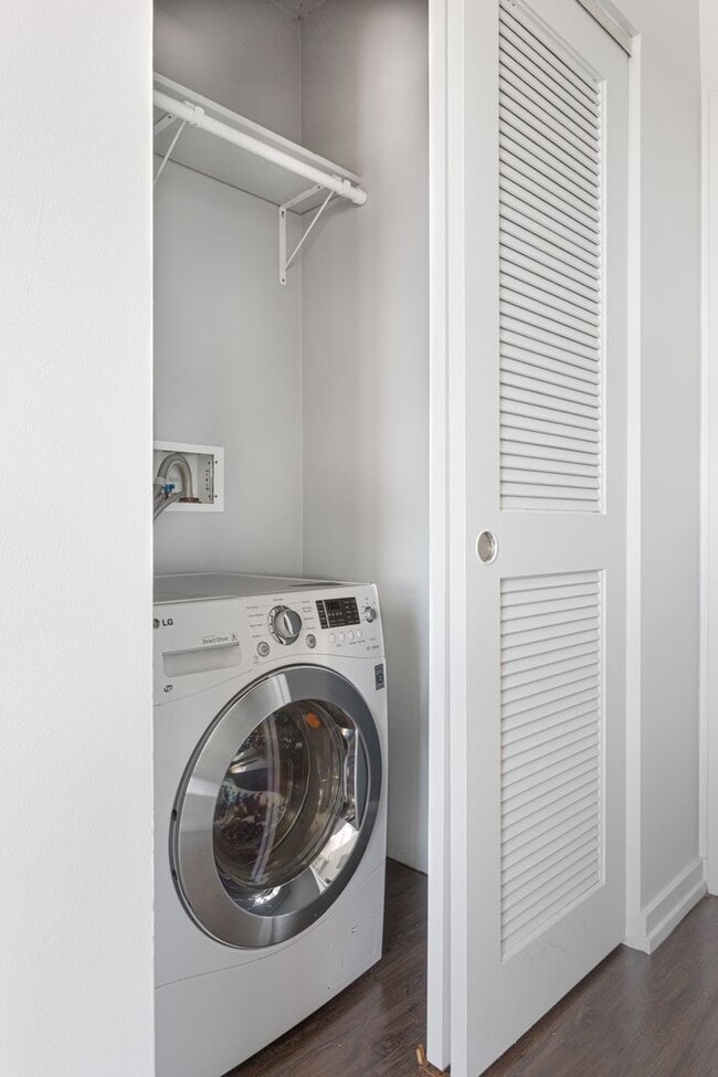 Photo - 1329 W Wilson Ave Unit 607