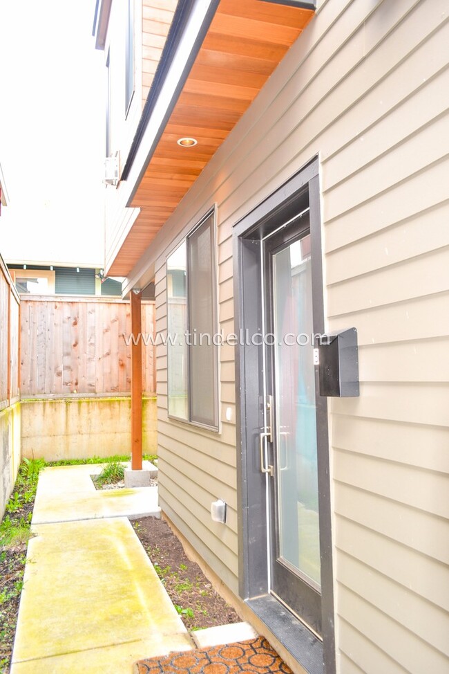 Photo - 4936 N Haight Ave Unit ADU -  B