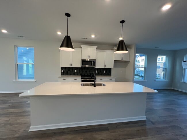 Photo - 375 Chesapeake Cmns St