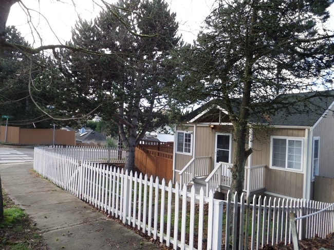 Photo - Super Cute & Renovated 3-Bedroom Cottage i...