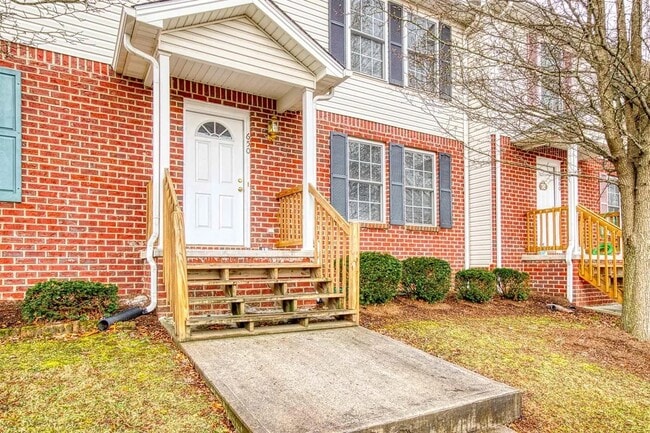 Photo - 650 Republic Rd