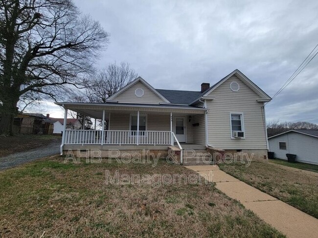 Photo - 633 Tucker St
