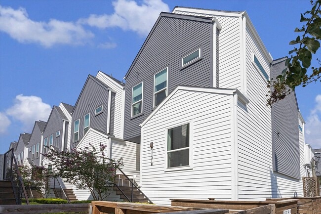 Photo - 1131 W 17th St