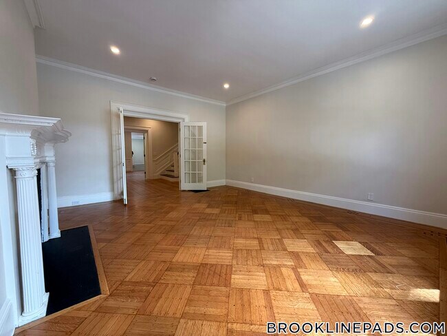 Photo - 1726 Beacon St