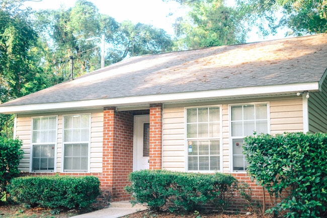 Photo - 213 Cactus St