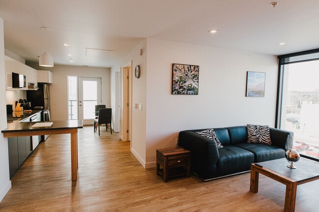 Building Photo - 221 Stradbrook Ave Unit ID1223070P