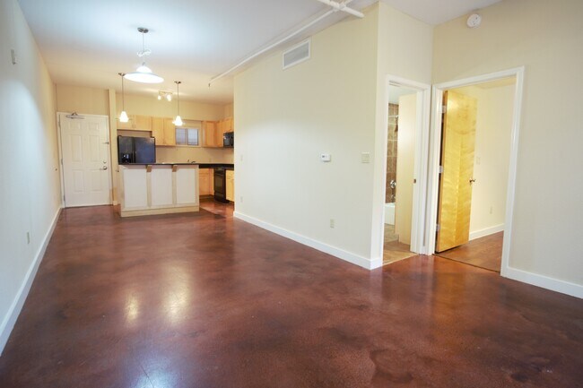 Photo - UT WEST CAMPUS - PRELEASE 8/15/2024 2 bed ... Unit 305
