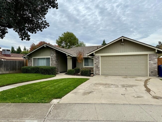 Photo - Single story home with vaulted ceilings!