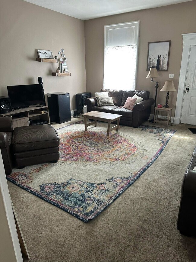 Spacious 5-Bed Home Near UC with In-Unit Laundry