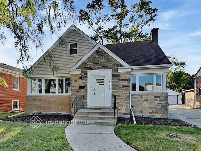 Building Photo - 2132 Suffolk Ave