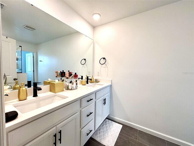 Photo - 921 Spring Palms Lp