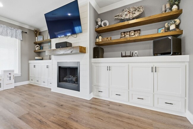 Photo - 3 Bedrooms Plus an Office & Sun room