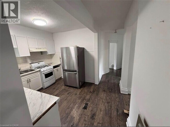 Photo - 374 Laurel St