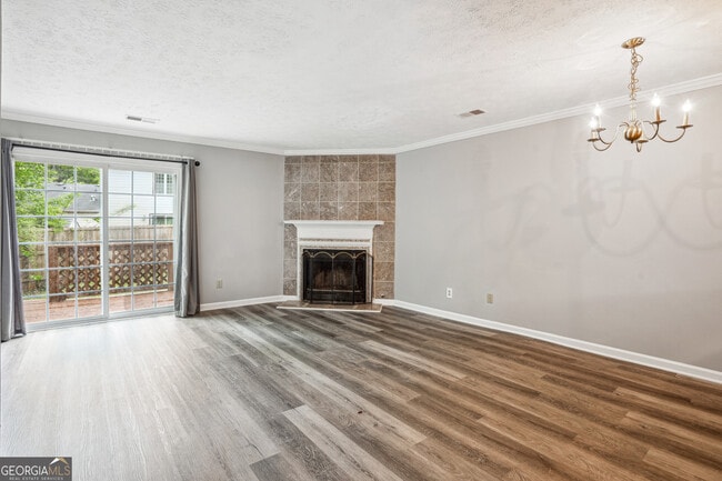 Photo - 2049 Charter Ln