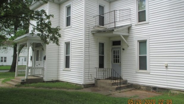 Photo - 121 12th Ave W
