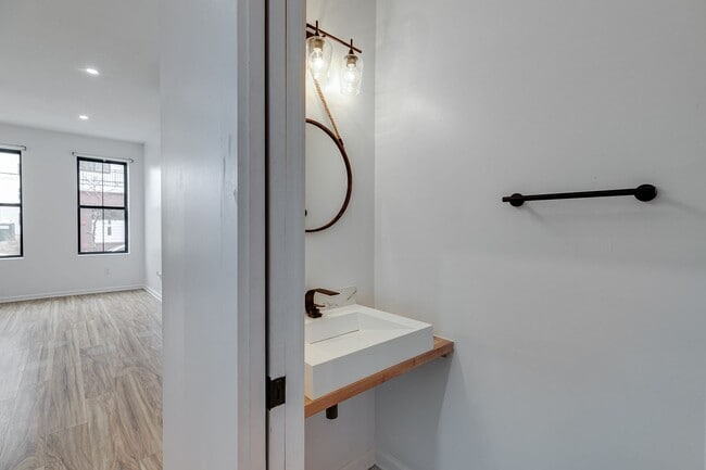 Building Photo - Brand New Modern Apartment Brewerytown